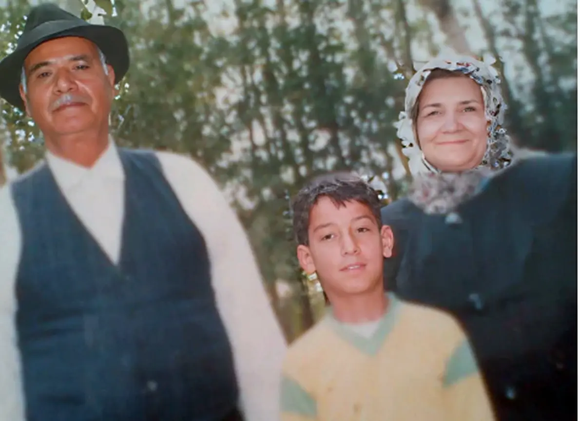پدر و مادر بهرام افشاری