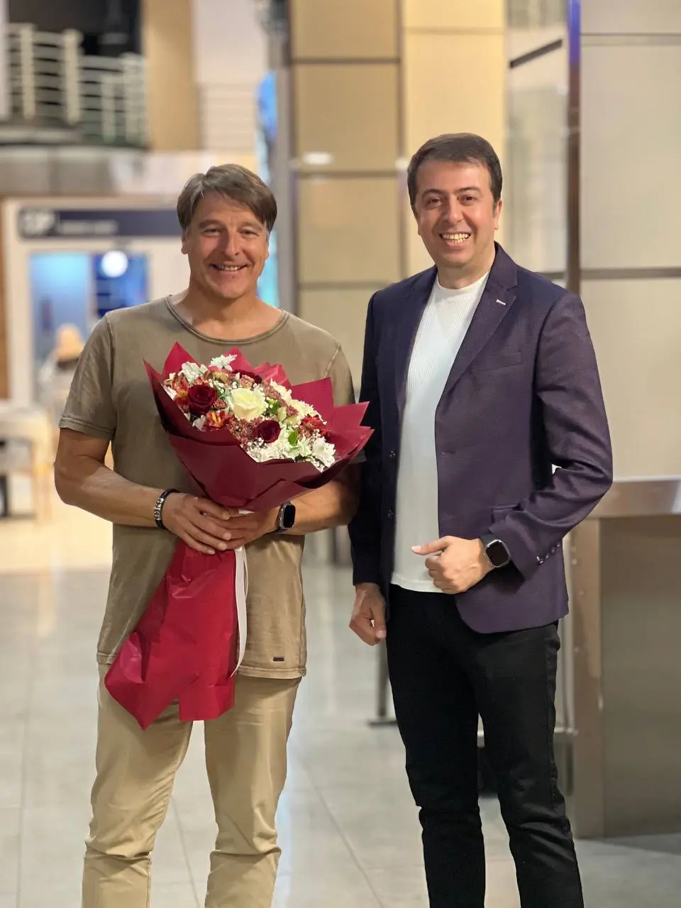 مایکل اونینگ مربی جدید پرسپولیس تهران در فرودگاه تهران