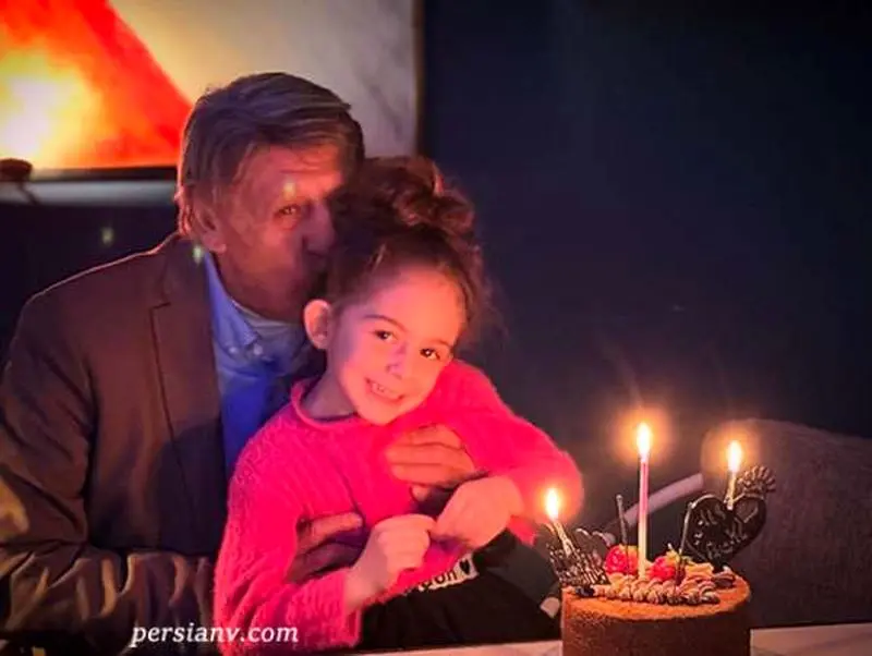 پدر گلزار و نوه اش