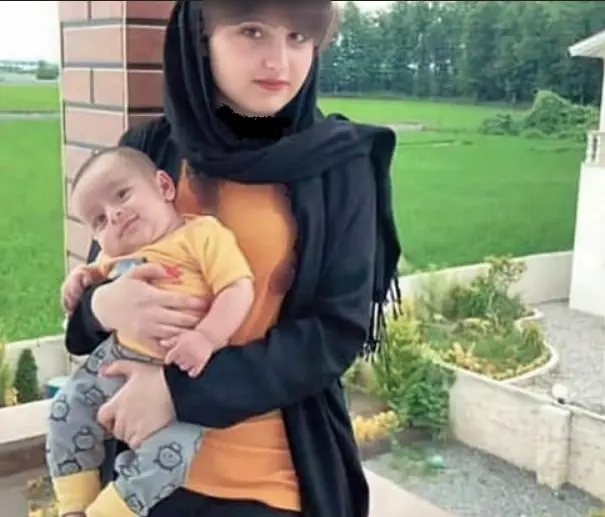 سارا نیکا