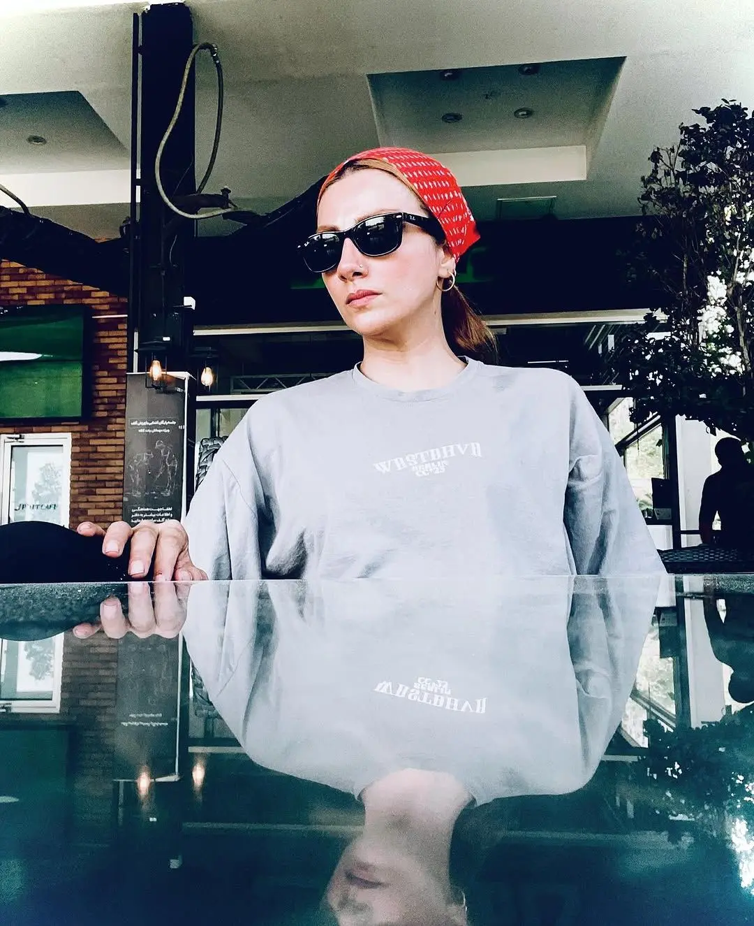 تصویری از محیا دهقانی با تیپ اسپرت