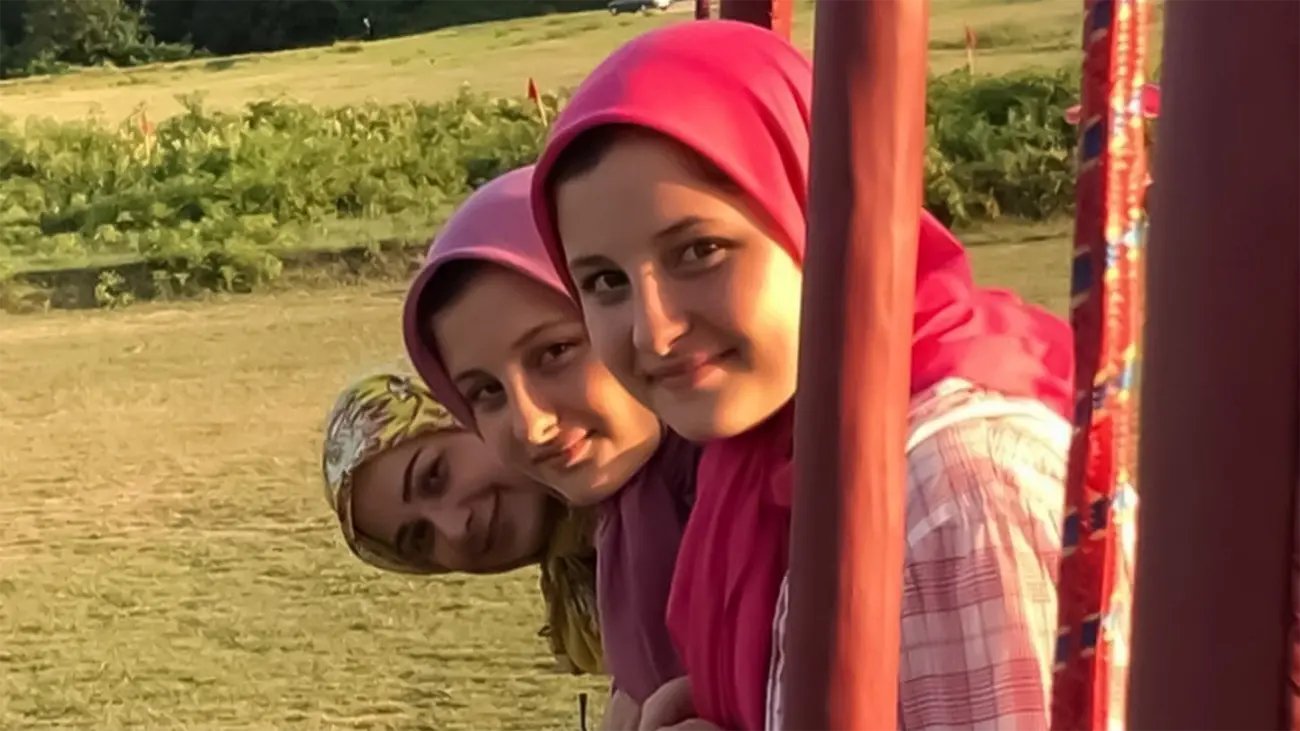 سارا و نیکا فرقانی