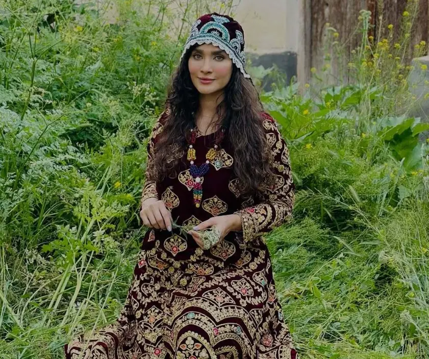 ساناز سعیدی در دل طبیعت