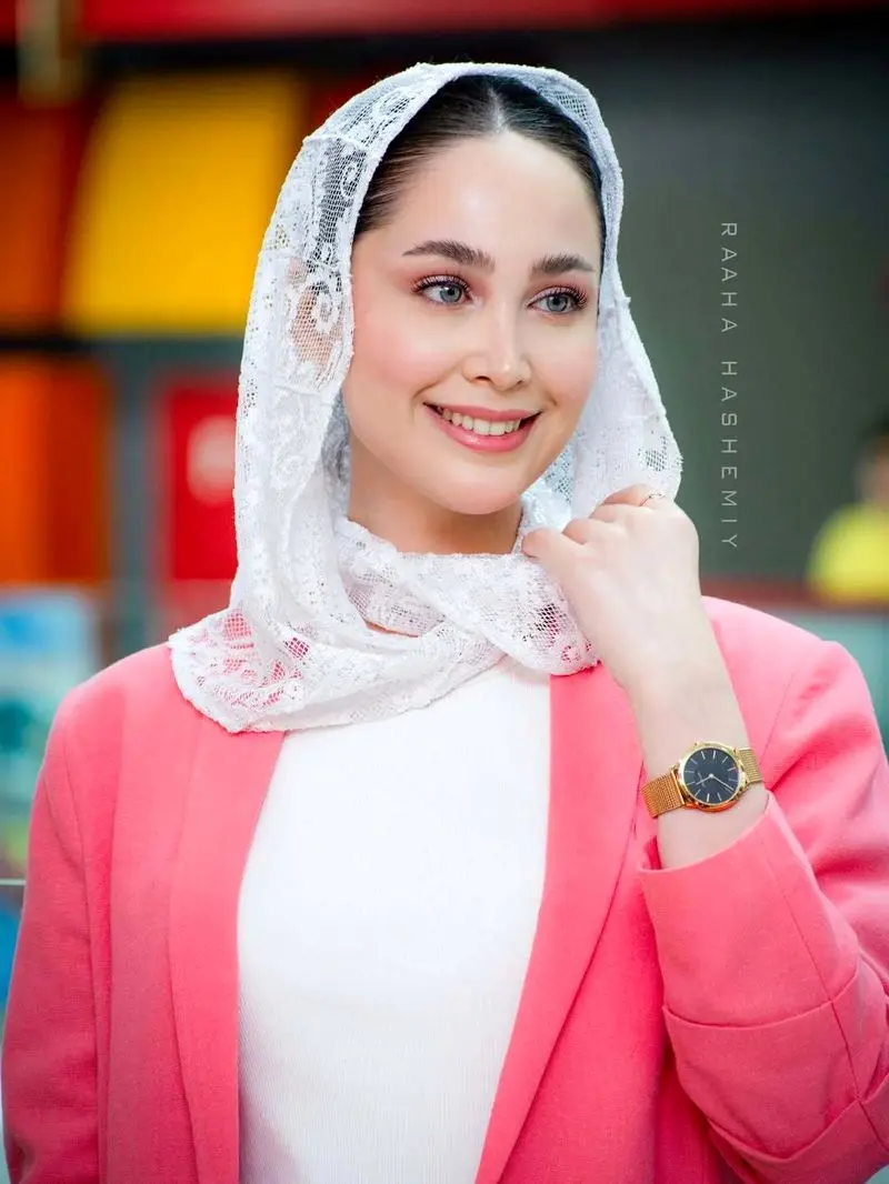 گریم عسل در اثر نمایش خانگی