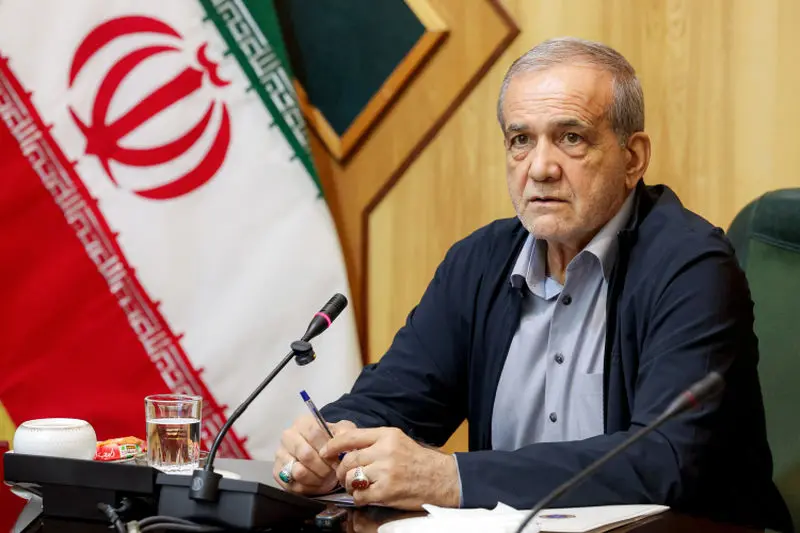 دیدار دکتر مسعود پزشکیان با فرماندهان فراجا و بازدید از ستاد فرماندهی انتظامی در سه شنبه 15 مهر 1404
