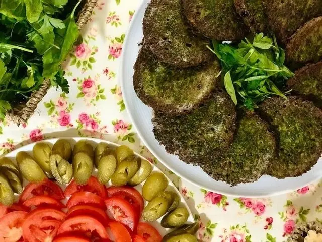 اعتقادات و خرافات درباره غذاهای شب سال نو