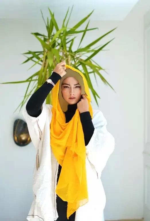 محیا دهقانی