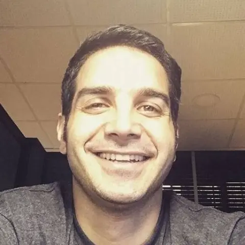محسن یگانه
