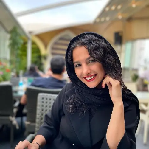 استایل کژوال و شال سنتی جوانه دلشاد