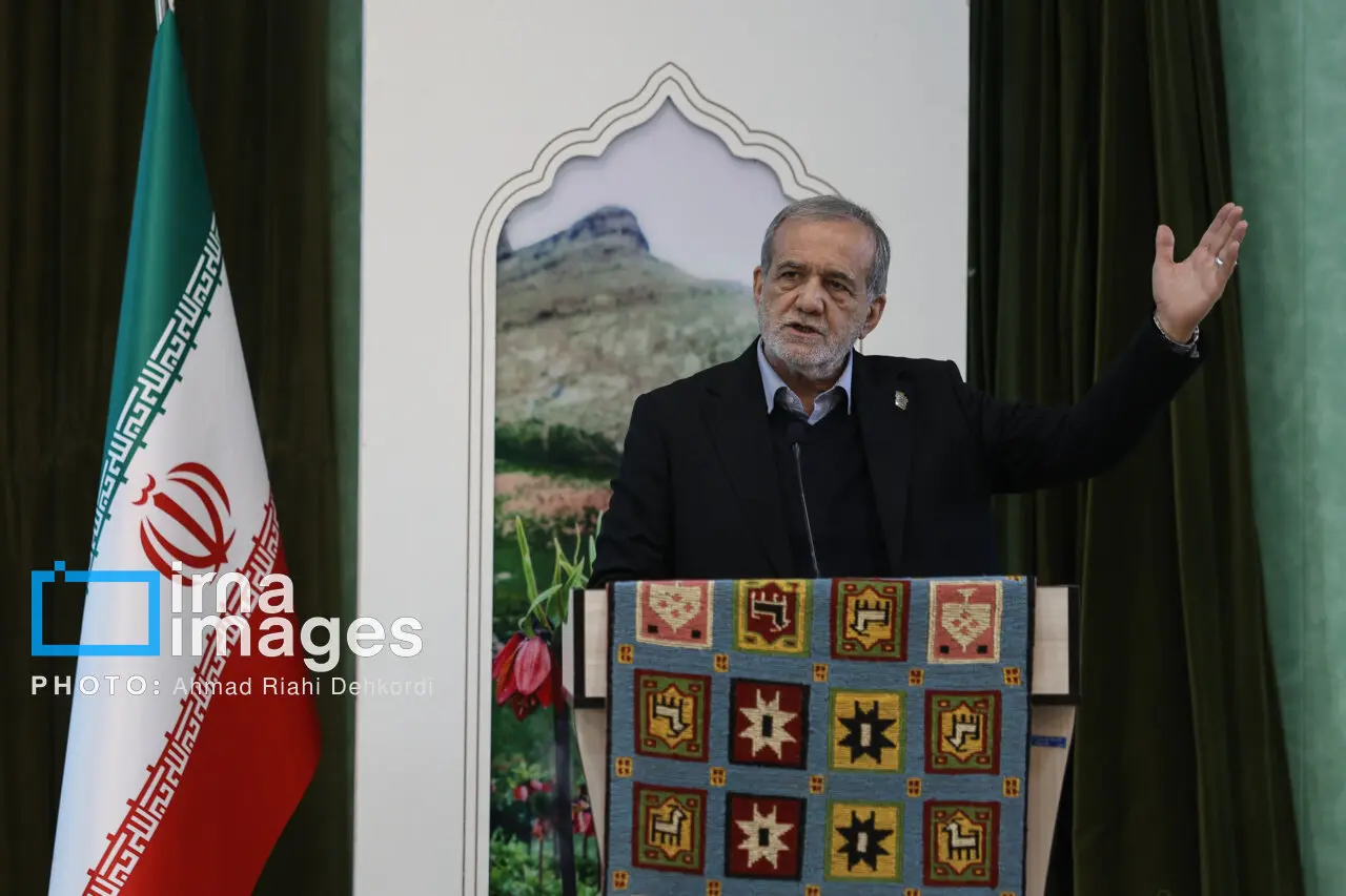 زبان بدن رئیس‌جمهور خبرساز شد+ تصاویر