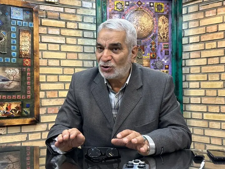 حقیقت‌پور: کسانی که از انقلاب جلوترند و شعارهای تندتر می‌دهند مشکوک‌ هستند/ کوهکن: فرد نفوذی تظاهر به خودی بودن می‌کند و در لحظات حساس ضربه می‌زند