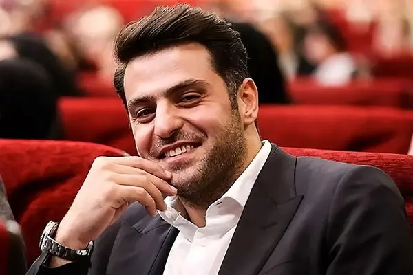 جشن کریسمسی علی ضیا در کنار برج ایفل / بریز و بپاش آقای مجری بعد از شهرت !