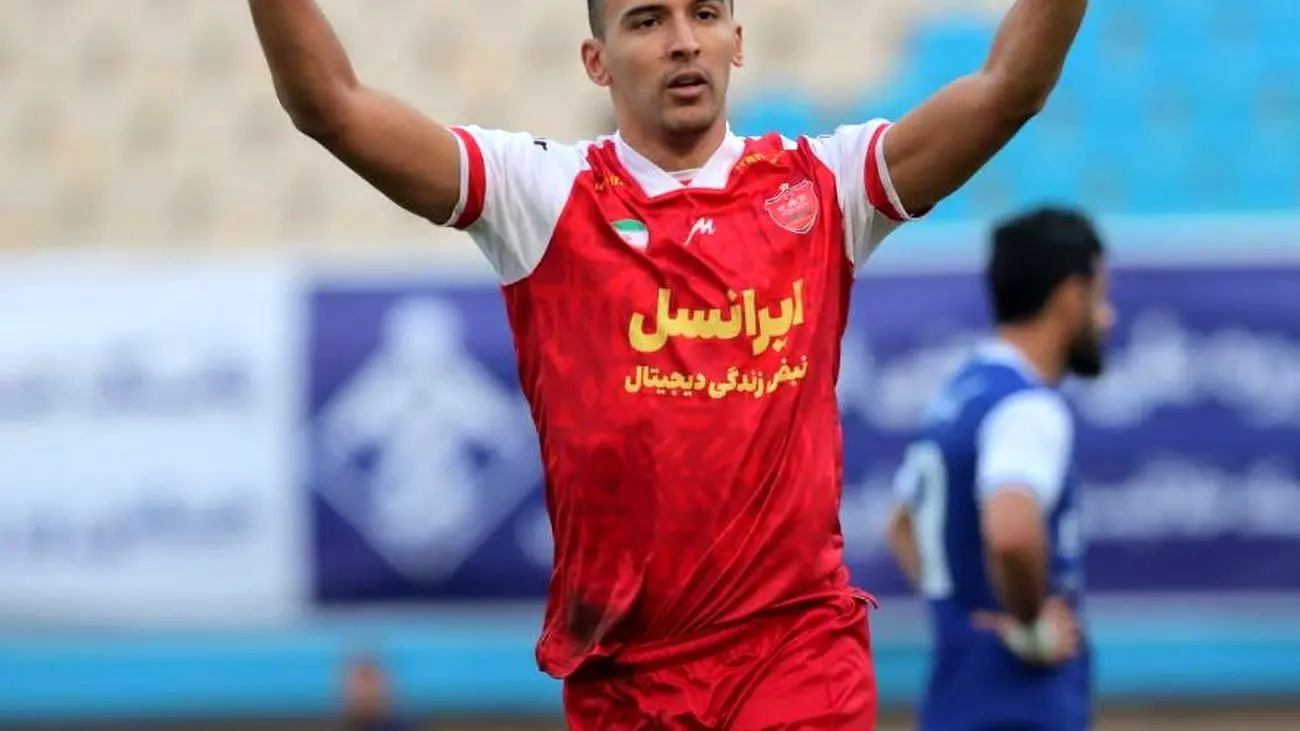 مهاجم جنجالی پرسپولیس از ایران رفت
