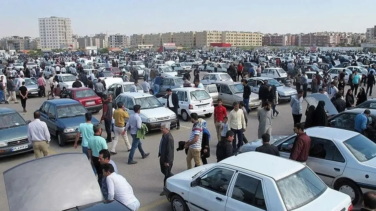 قیمت خودرو در سال 1403 / بابک صدرایی : خریداران برنده اصلی بازار