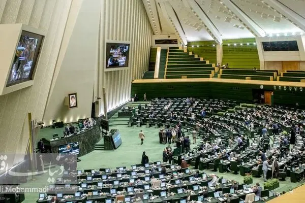 ریاست کمیسیون  مجلس با ۴۰۰ هزار دلار! + عکس