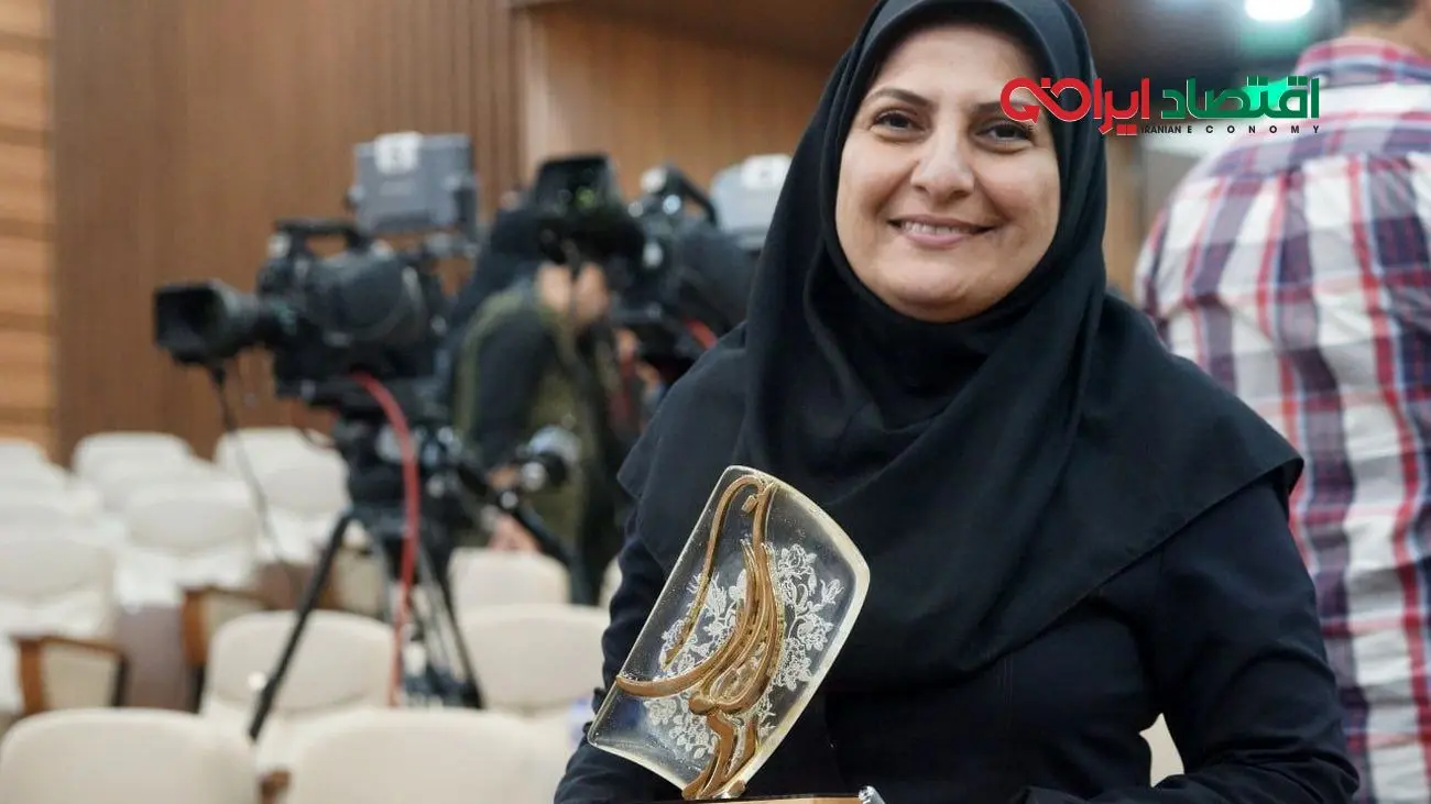 خبرنگار پیشکسوت پایگاه خبری«اقتصاد ایرانی» در دومین جشنواره بهارستان تقدیر شد