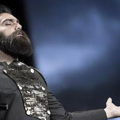 ماجرای غم‌انگیز غش کردن مادر داغدیده در کنسرت علی زندوکیلی + فیلم