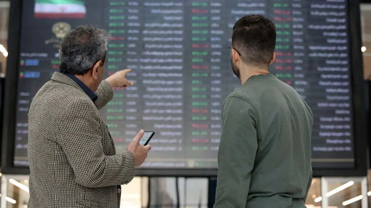 رخت سرخ بر تن بازار سرمایه میماند؟