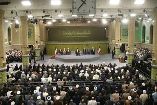 عکسی از حسن روحانی در بیت رهبری