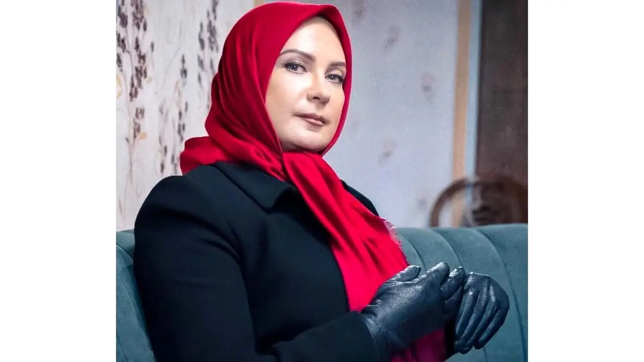عکس هایی از کافهگردی لعیا زنگنه با استایل جدید در کنار دوستانش