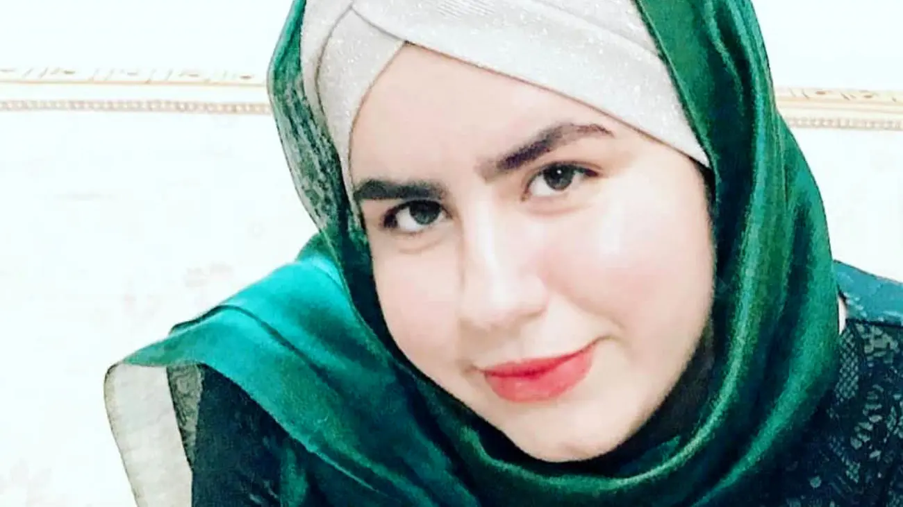 این دختر زیبا بازیگر گردن کلفت سریال نون خ است ! / صهبا شرافتی این بار با ظرافت زنانه !