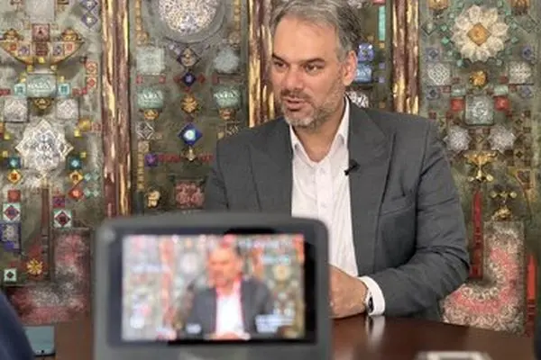 رشیدی کوچی: در تریبون نماز جمعه مردم را دعوت به خوردن یک وعده غذایی می‌کنند بعد همان فرد در سفره‌های رنگین می‌نشیند
