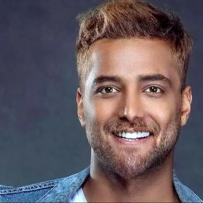 لحظات ویژه و غافلگیرکننده تولد امیر مقاره در کنسرت تهران با موهای بافته شده! + فیلم