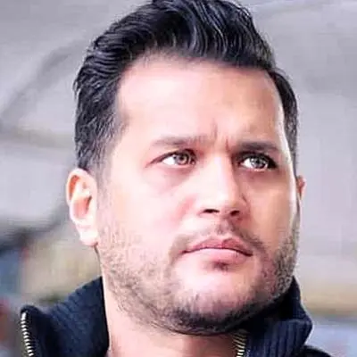 حضور مژده لواسانی، مجید صالحی و دیگر هنرمندان در مراسم ترحیم پدر بازیگر سریال «آوای باران»