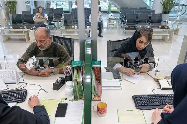 بریز و بپاش این دسته از بانک‌ها برای کارمندان