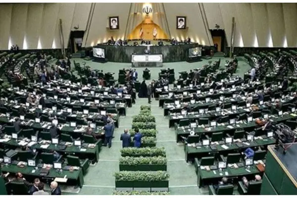  مجلس رئیس کل بانک مرکزی را فرا خواند / وام های کلان کار دست فرزین داد !

