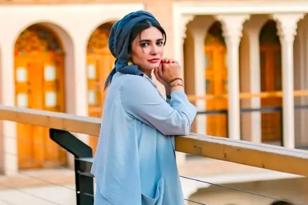 استایل رنگارنگ و شوکه‌کننده لیندا کیانی در خیابان‌های برزیل!