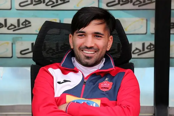مهندس پرسپولیس با استایلی از دهه 60 در تمرینات ستارگان! +عکس