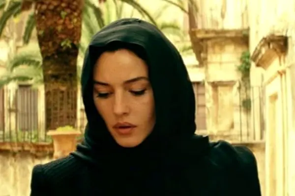عکس جنجالی مونیکا بلوچی در 39 سالگی؛ زیبایی جاودانه ستاره «مالنا» در سال 1382