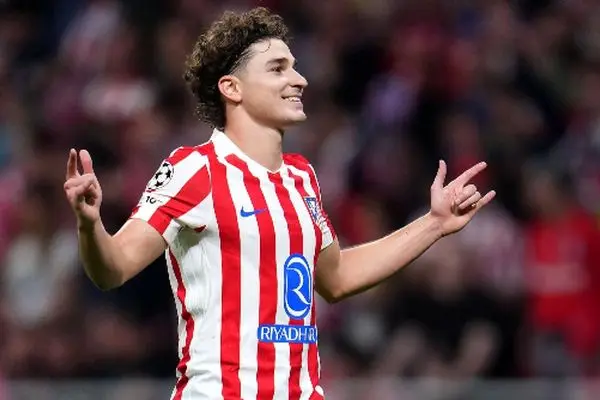 واکنش خولیان آلوارز به خبر انتقالش به بارسلونا!