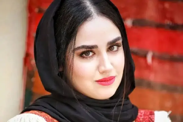 ازدواج جنجالی هانیه غلامی بازیگر کم سن و سال با این مرد قد بلند / در23 سالگی عاشق شدم !