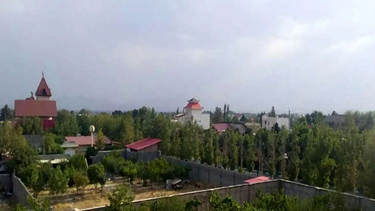 رشد قارچ گونه باغ ویلاها را در اطراف شهر کرج / شهرک های توریستی غیرقانونی در حال بلعیدن آب در اطراف تهران و البرز