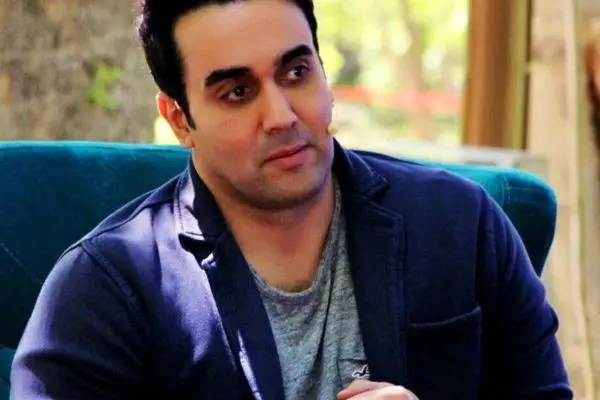 پوریا پورسرخ با تولد رفیقش جنجال به پا کرد! / نمایش بدن ورزیده و جذابش!