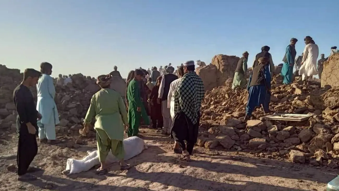فاجعه در افغانستان / شمار جانباختگان زلزله در افغانستان به 2 هزار نفر رسید + فیلم