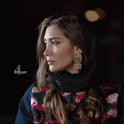 شوکه‌کننده‌ترین ترکیب رنگ‌ها: نگاهی به پوشش خلاقانه نیکی مظفری!