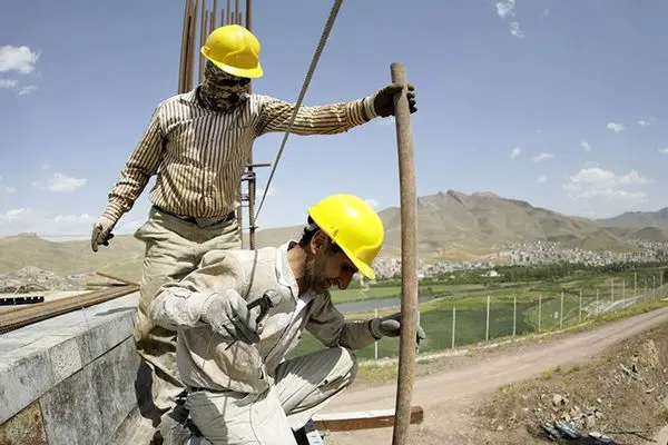 کلاف سردرگم بیمه کارگران ساختمانی/ چه کسی پاسخگو است؟
