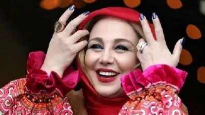 عکس عاشقانه بهنوش بختیاری و راز شاخه گل در دستانش!
