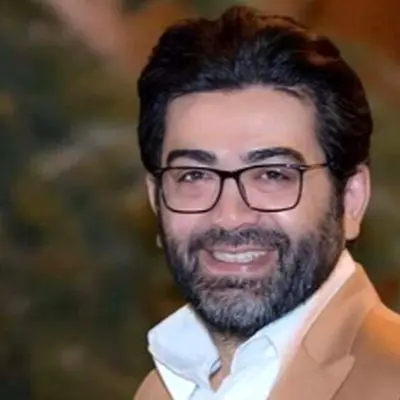 فرزاد حسنی: عشق دوران کودکی ام به امام خمینی و تأثیر عکس ایشان در سکوت من