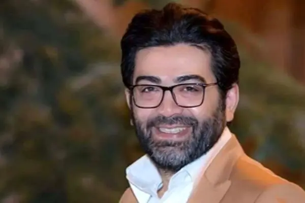 فرزاد حسنی: عشق دوران کودکی ام به امام خمینی و تأثیر عکس ایشان در سکوت من