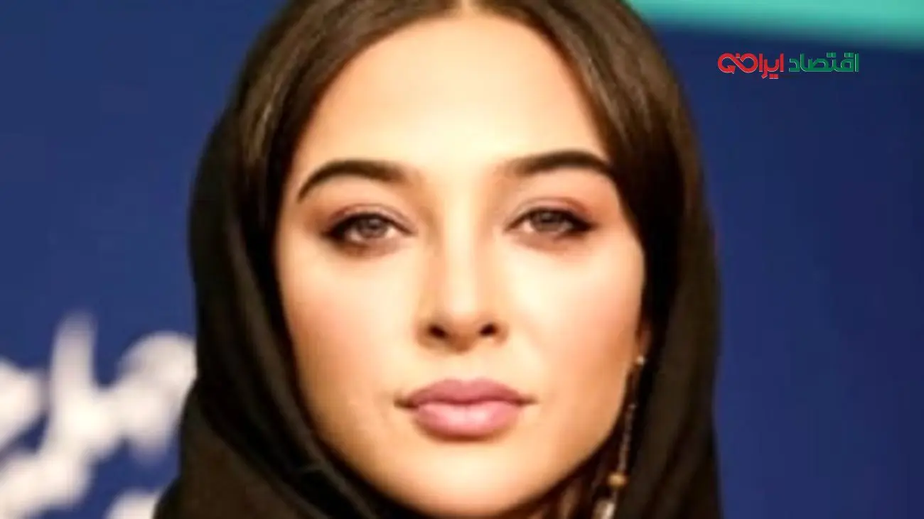ژست گنگ و حیرت‌انگیز آناهیتا درگاهی با انگشتر پنجه‌بکس در کافه!
