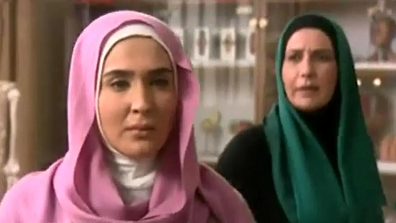 عکس های تلخ از ضجه های سوزناک فریبا نادری در خاکسپاری دخترش / ستایش دلنوازان جوانمرگ شد !