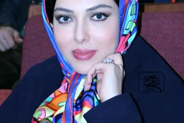 لوکس‌ترین تفریحات لیلا اوتادی در کیش؛ چتربازی با چشم‌انداز خلیج فارس!