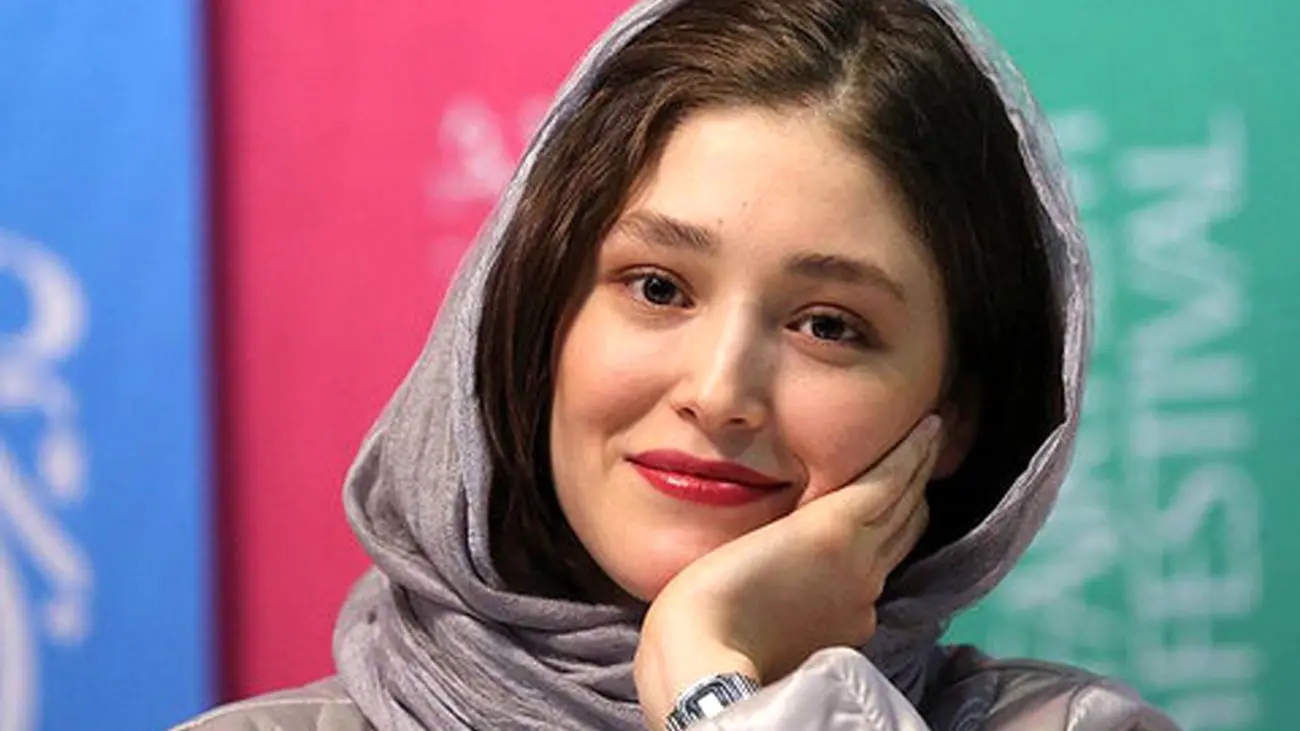 عکس متفاوت از فرشته حسینی در جنگل آسفالت / بدون آرایش هم زیباست !