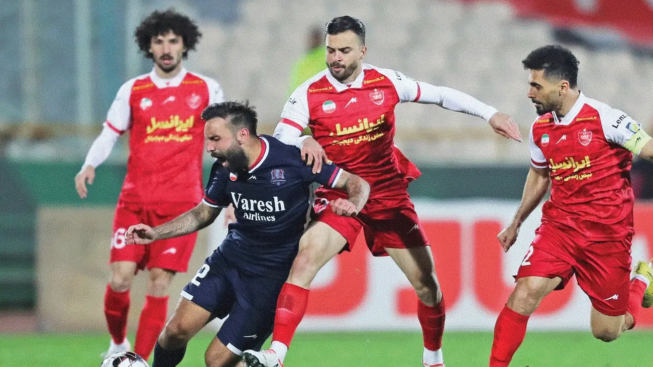 رسمی شد / پیشنهاد استقلال به مدافع پرسپولیس ؛ بازیکن ملی پوش رفتنی شد