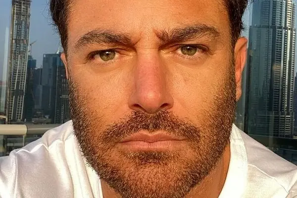 ظاهر مدرن و زمستانی رضا گلزار؛ تیپی که هیچ‌کس انتظارش را نداشت! + عکس