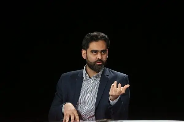 ثابتی: می‌گویند فلانی نفتکش خریده اما چون به نظام اسلامی کمک می‌کند با او برخورد نکنیم! فلانی غلط کرده! با پول چه کسی این کثافت‌کاری‌ها را می‌کند؟!